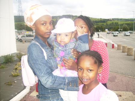mes 3 soeurs et ma fille datya